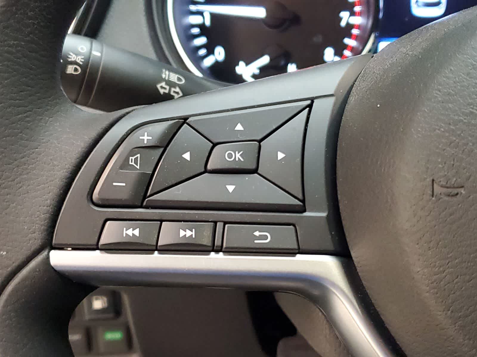 Thumbnail: 2018 Nissan Rogue - 9