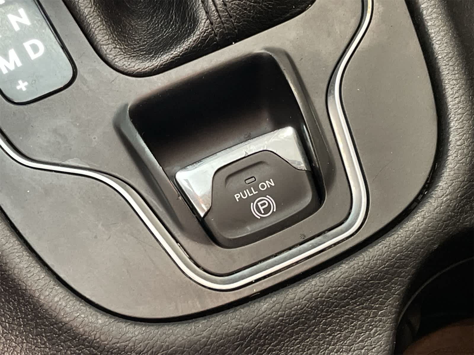 Thumbnail: 2020 Jeep Cherokee - 29