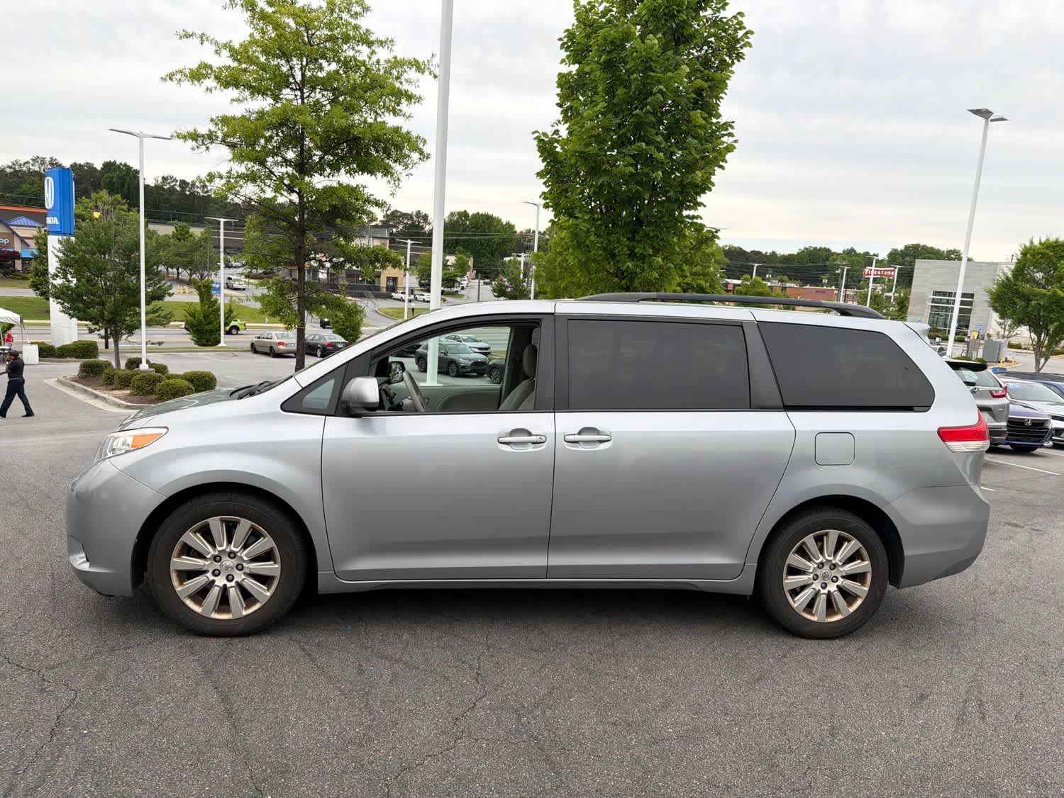Thumbnail: 2013 Toyota Sienna - 6
