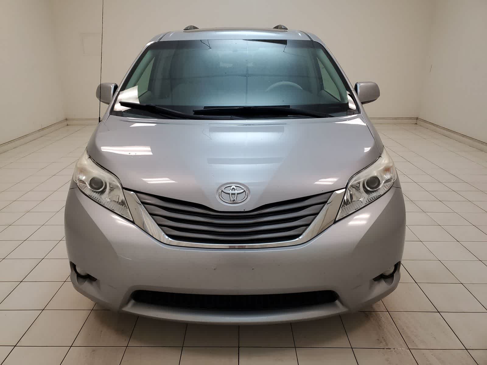 Thumbnail: 2013 Toyota Sienna - 23