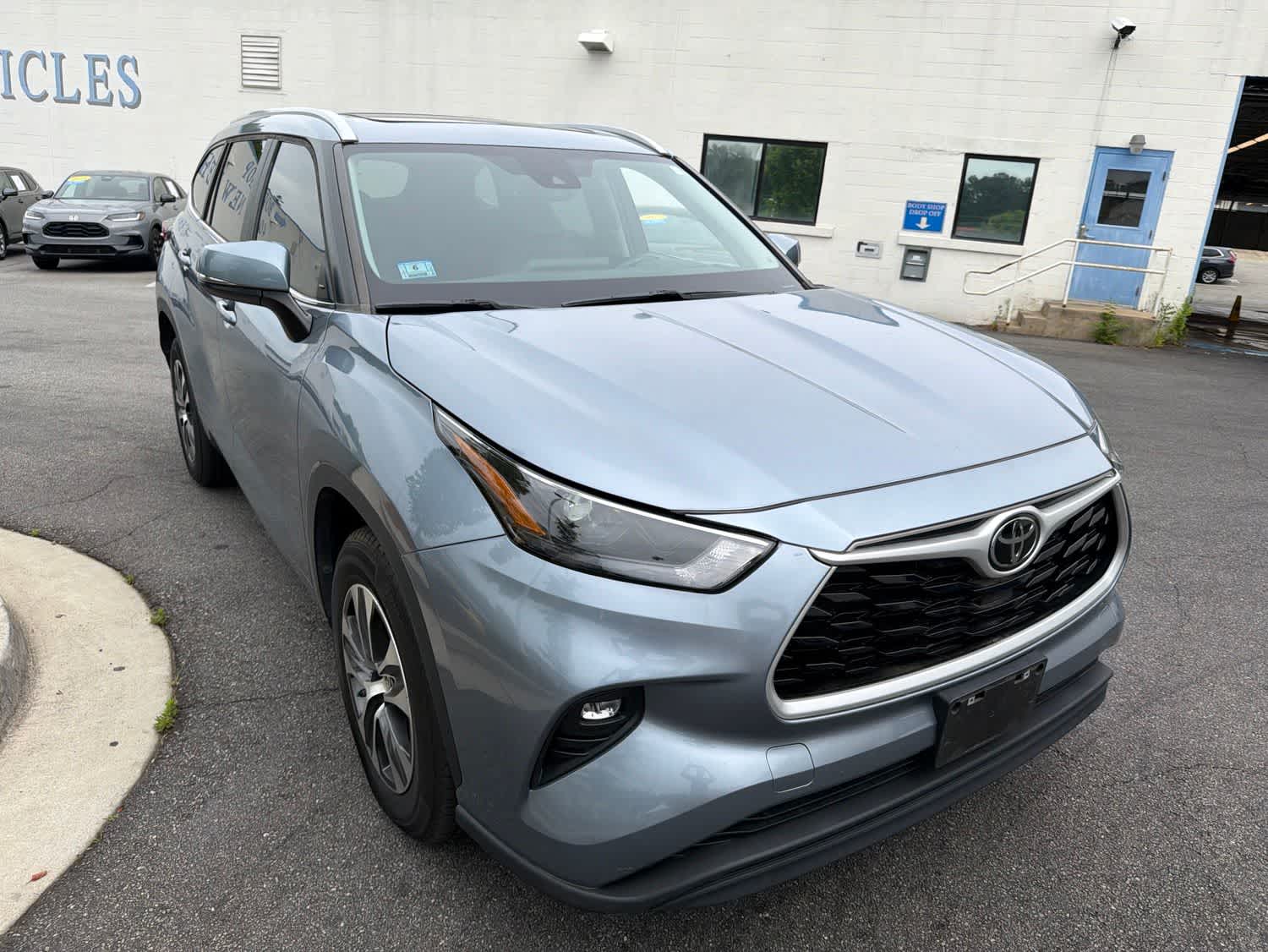 Thumbnail: 2023 Toyota Highlander - 13