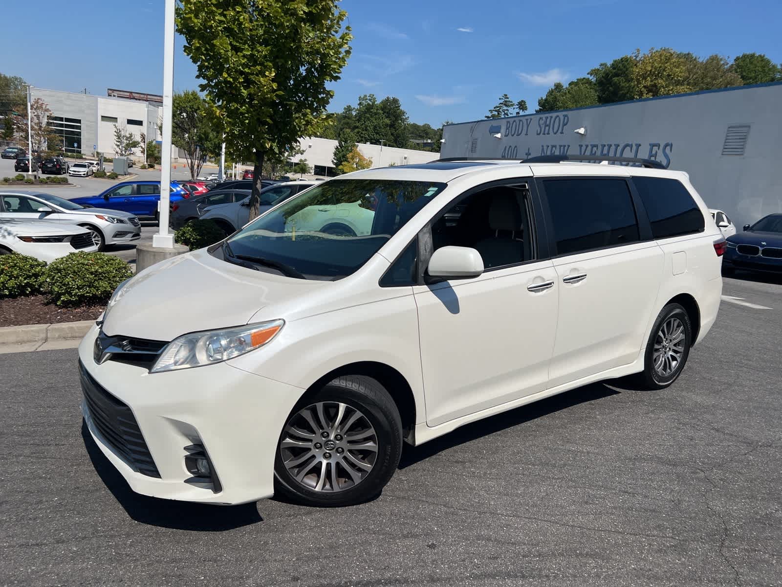 Thumbnail: 2019 Toyota Sienna - 4