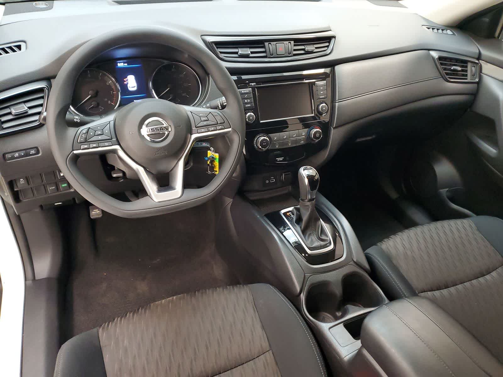 Thumbnail: 2018 Nissan Rogue - 16