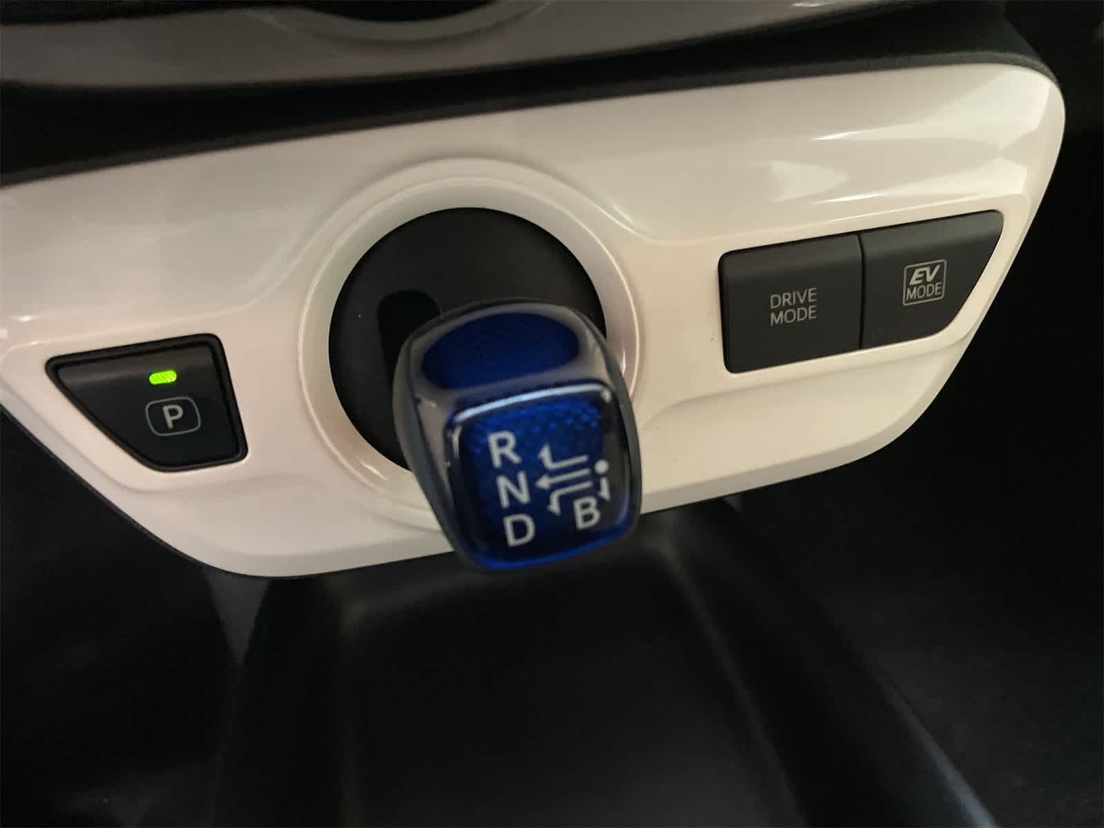 Thumbnail: 2016 Toyota Prius - 6