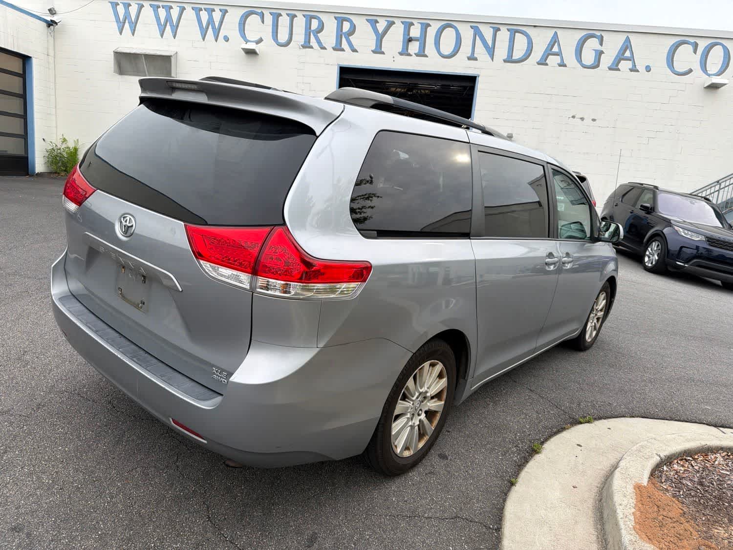 Thumbnail: 2013 Toyota Sienna - 10