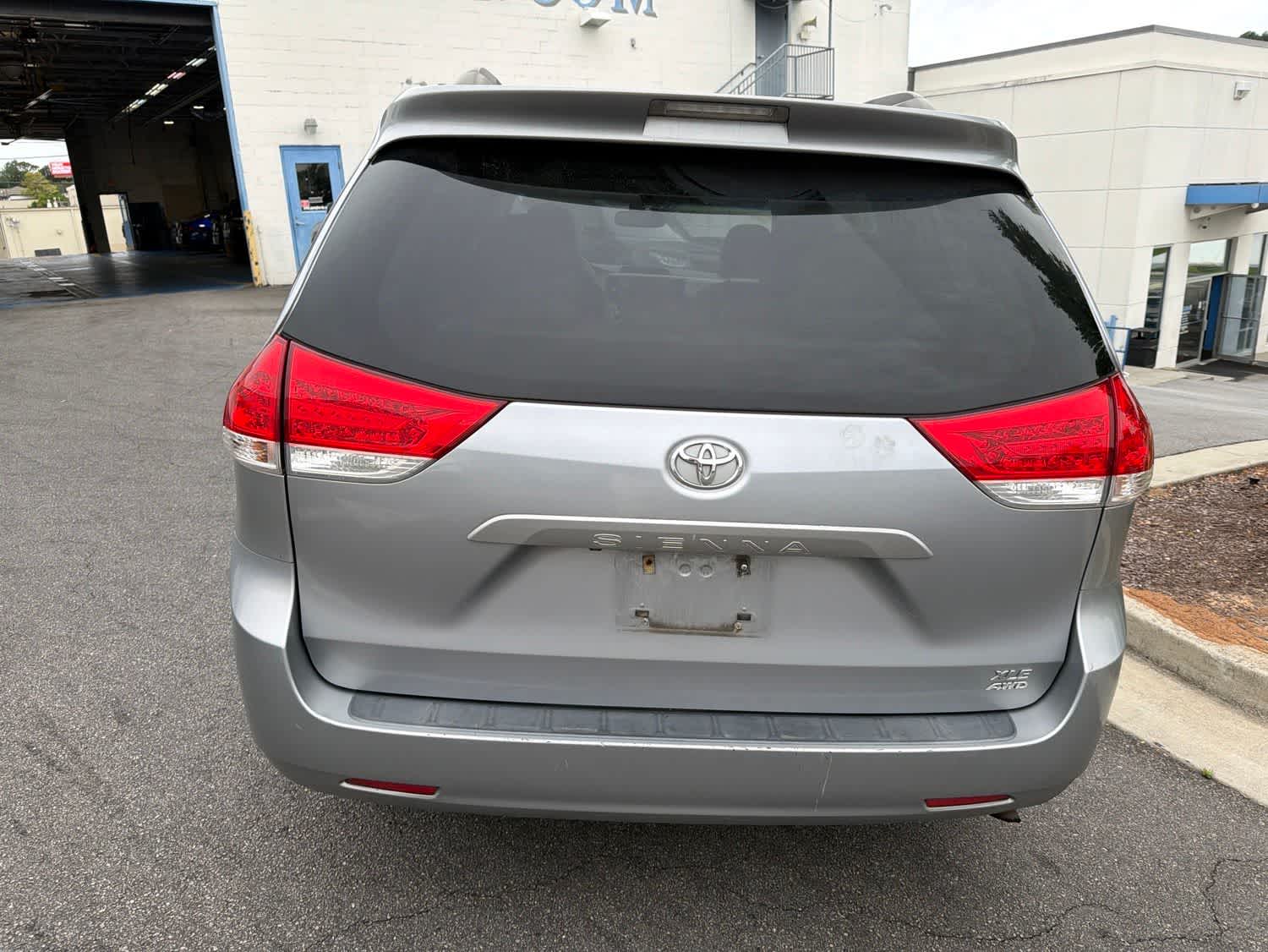 Thumbnail: 2013 Toyota Sienna - 9