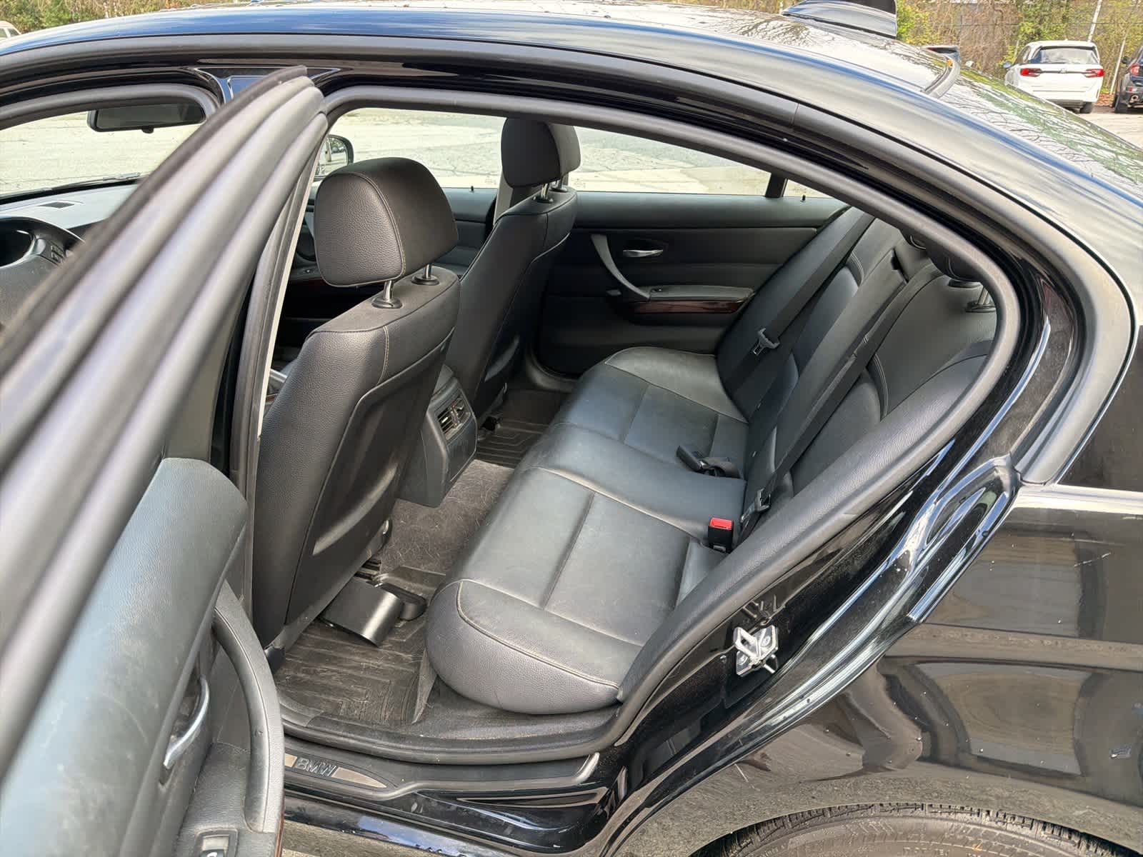 Thumbnail: 2011 BMW 3 Series - 15