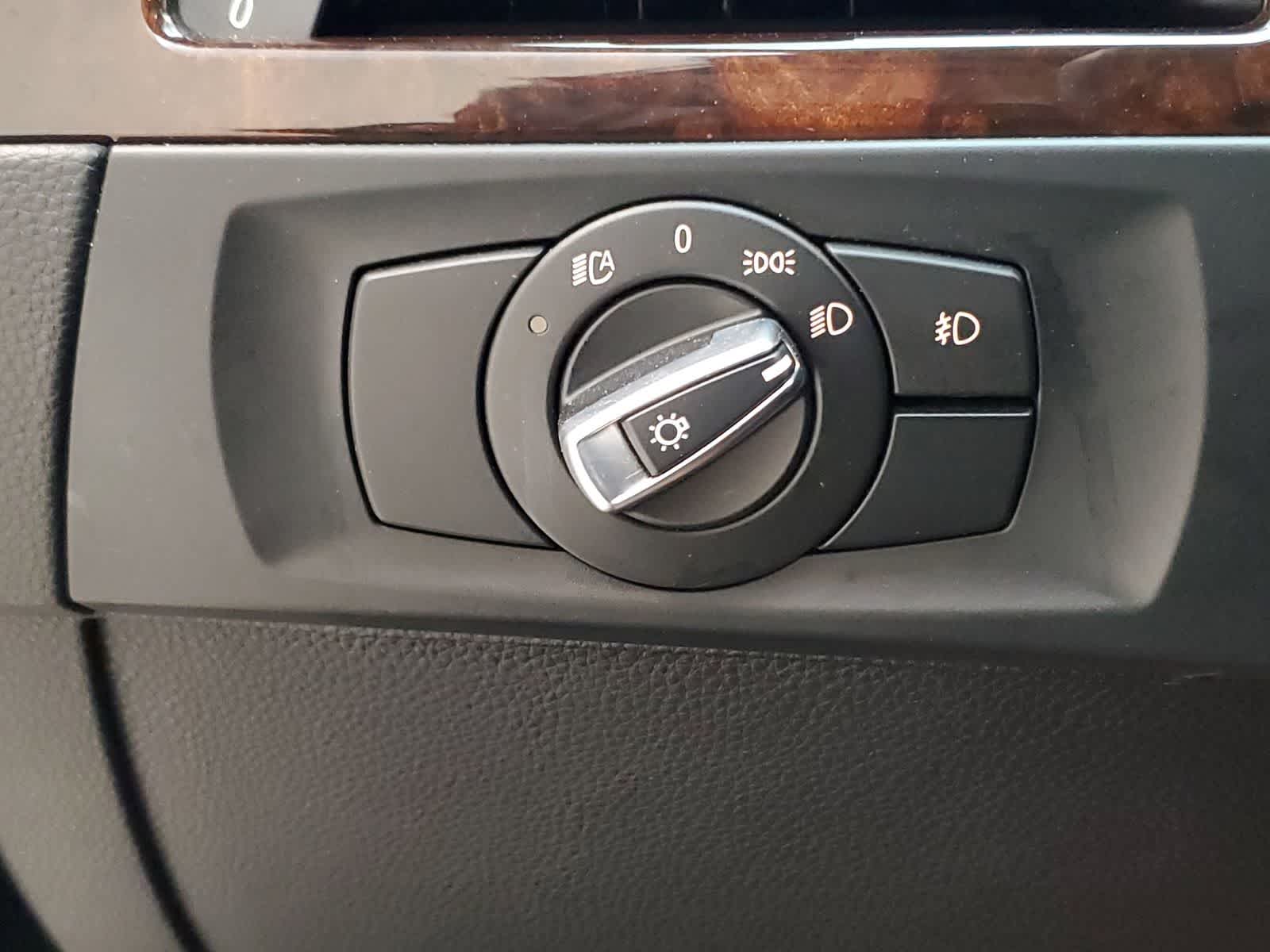 Thumbnail: 2011 BMW 3 Series - 29