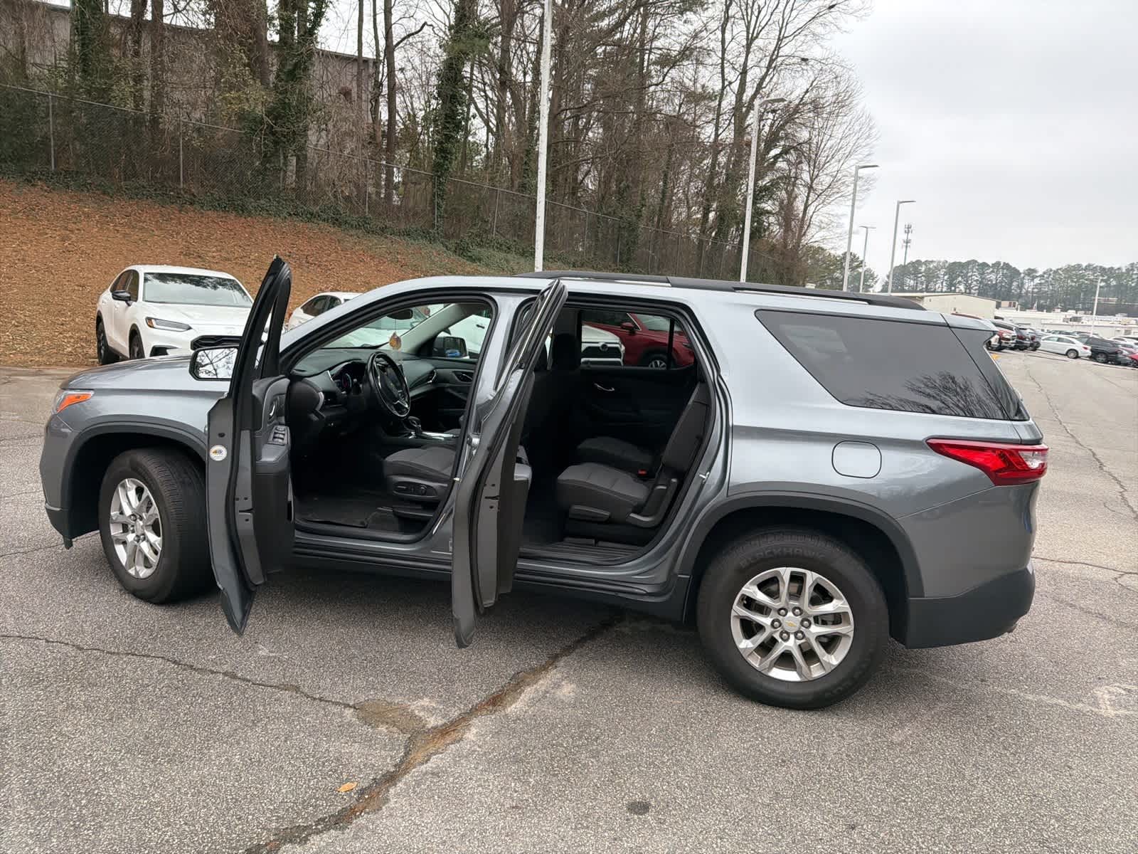 Thumbnail: 2021 Chevrolet Traverse - 18