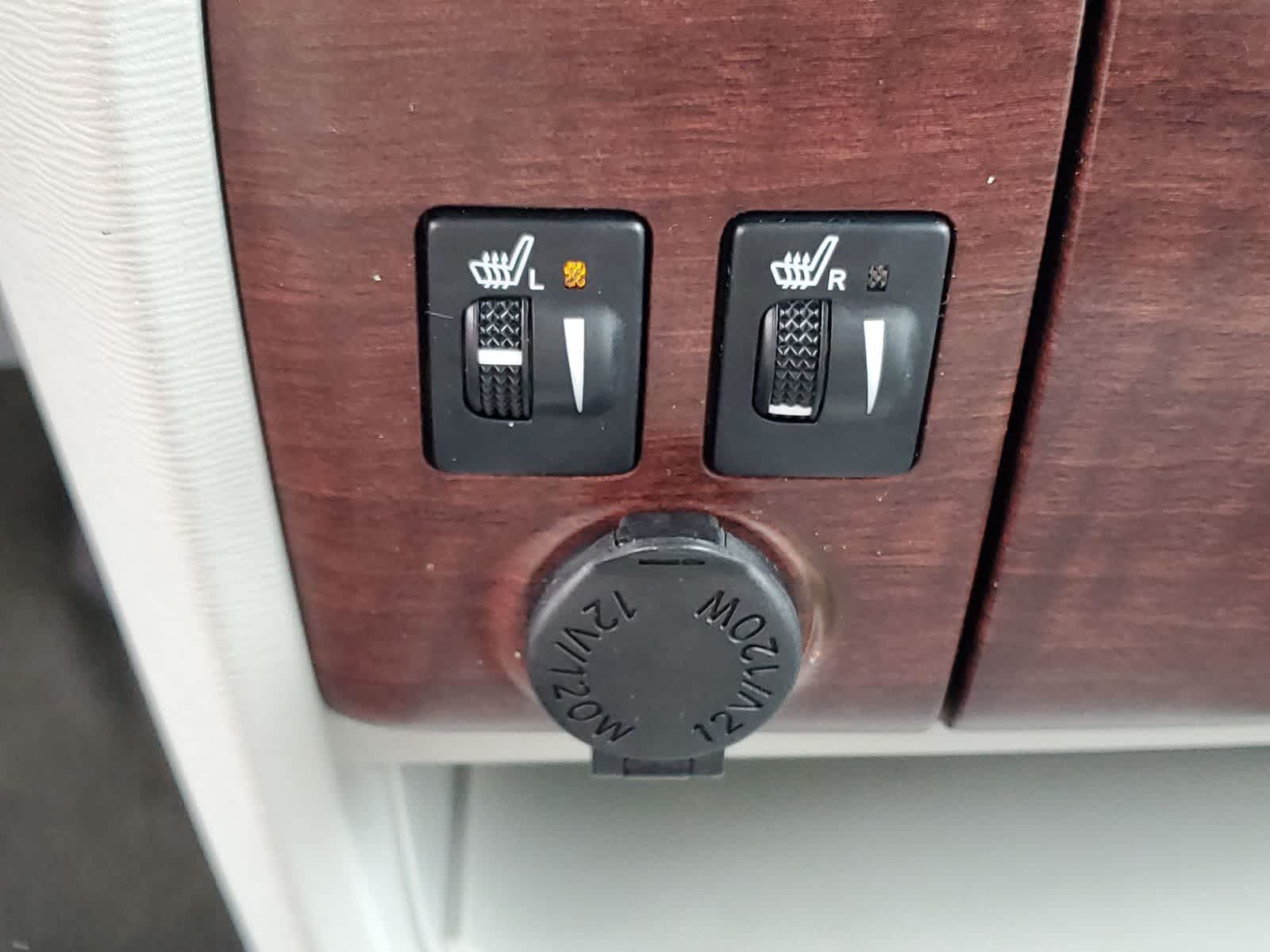 Thumbnail: 2013 Toyota Sienna - 6