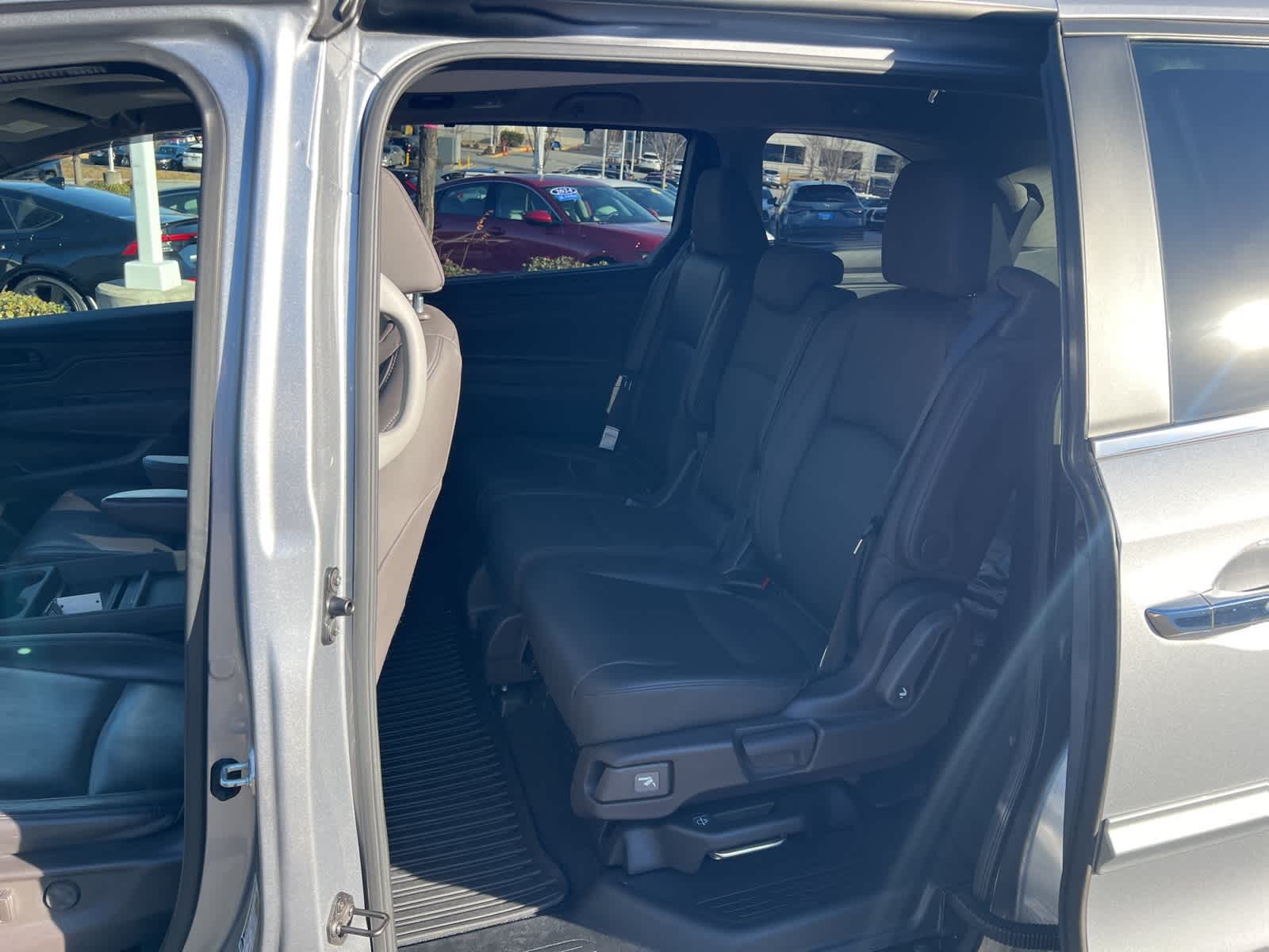 Thumbnail: 2018 Honda Odyssey - 16