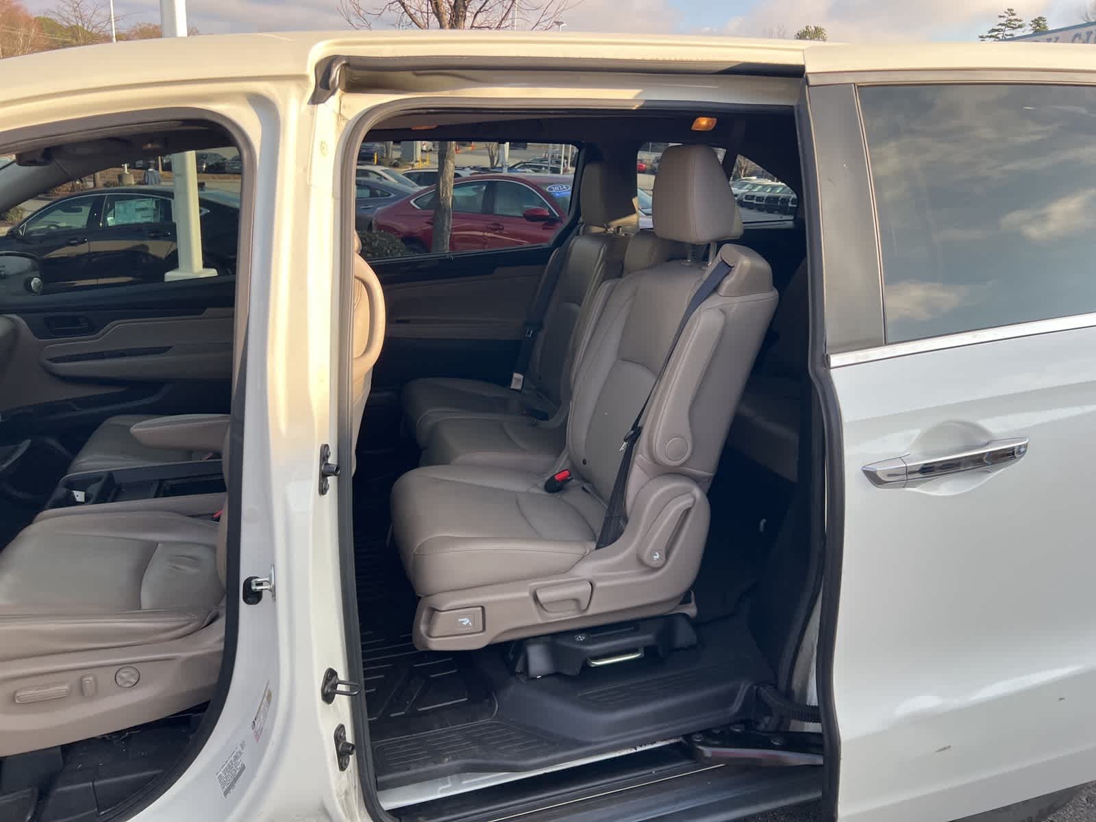 Thumbnail: 2018 Honda Odyssey - 16