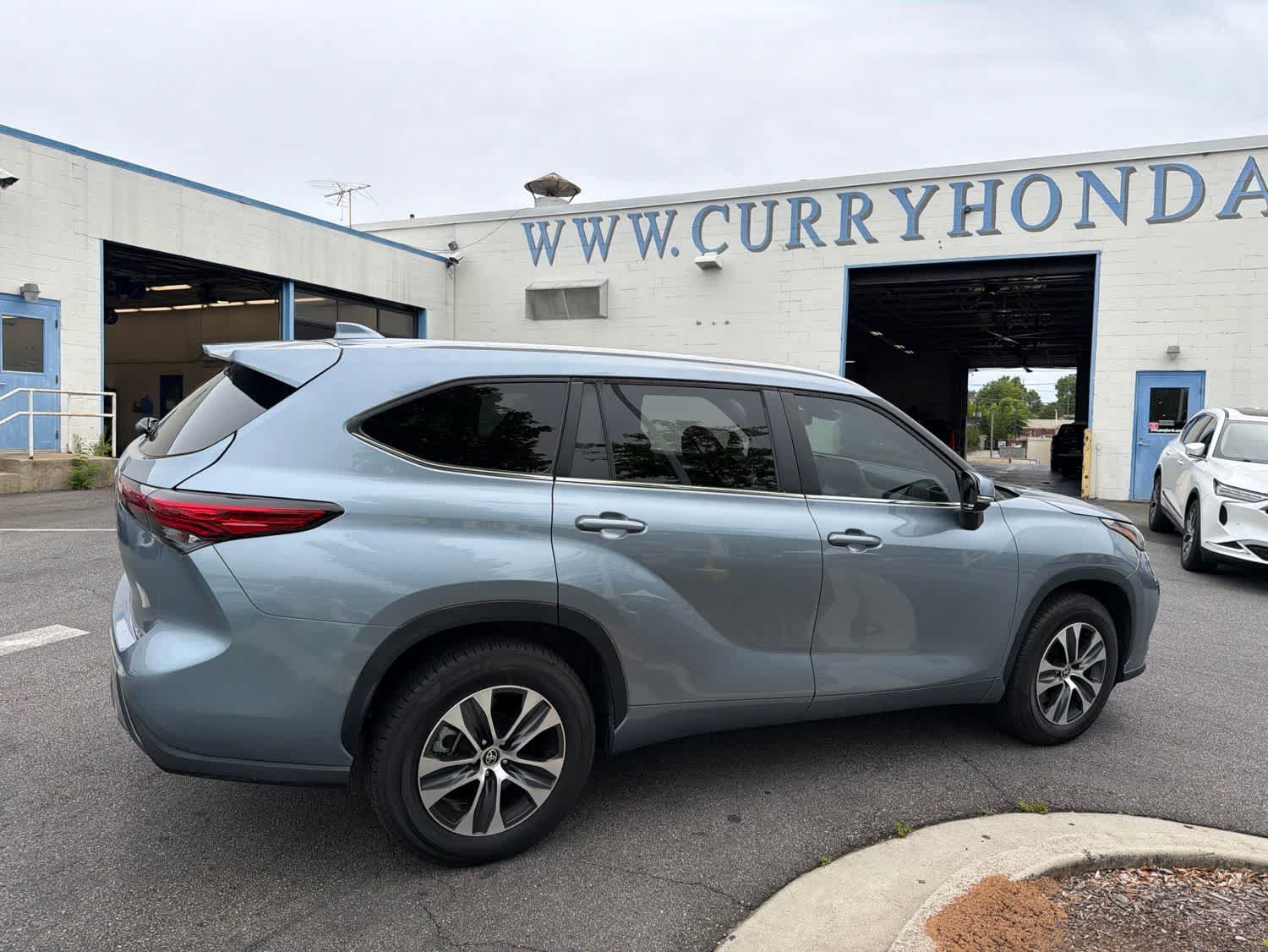 Thumbnail: 2023 Toyota Highlander - 11