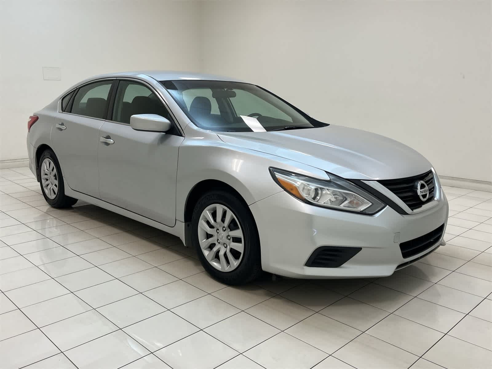 Thumbnail: 2017 Nissan Altima - 23
