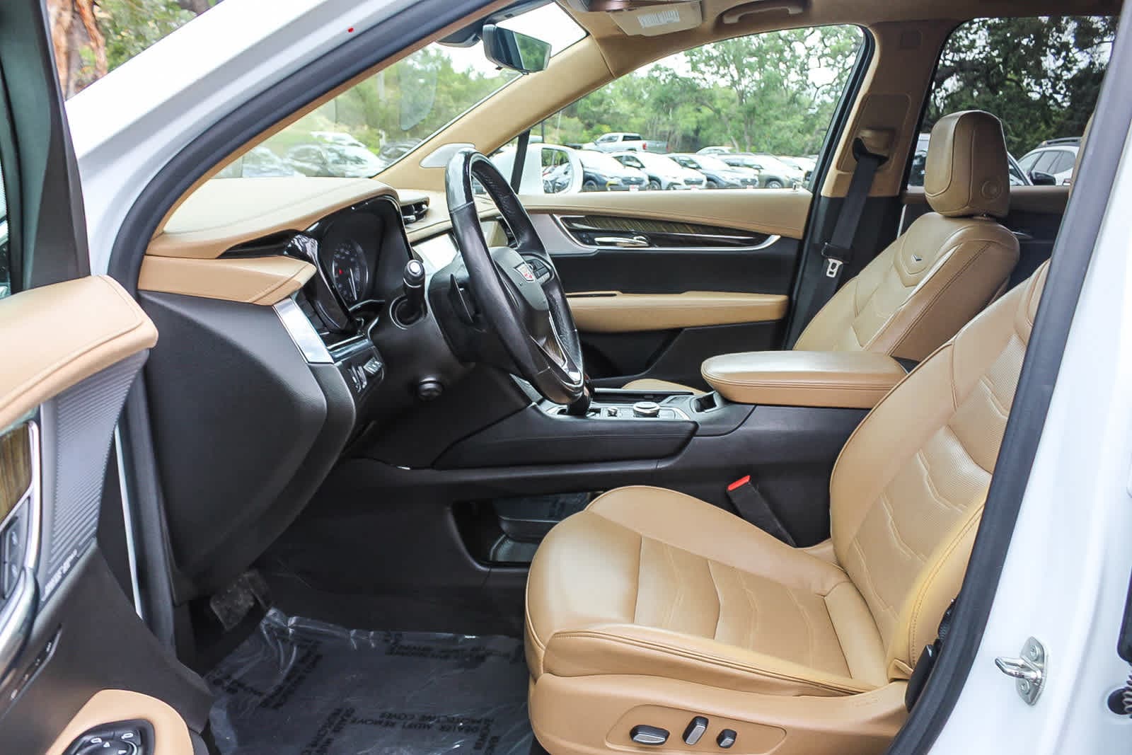 Thumbnail: 2020 Cadillac XT6 - 17