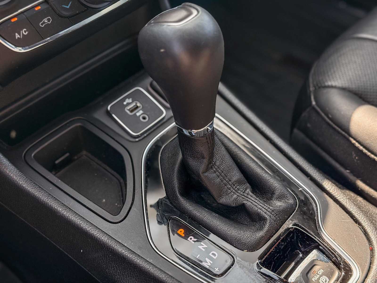 Thumbnail: 2019 Jeep Cherokee - 15