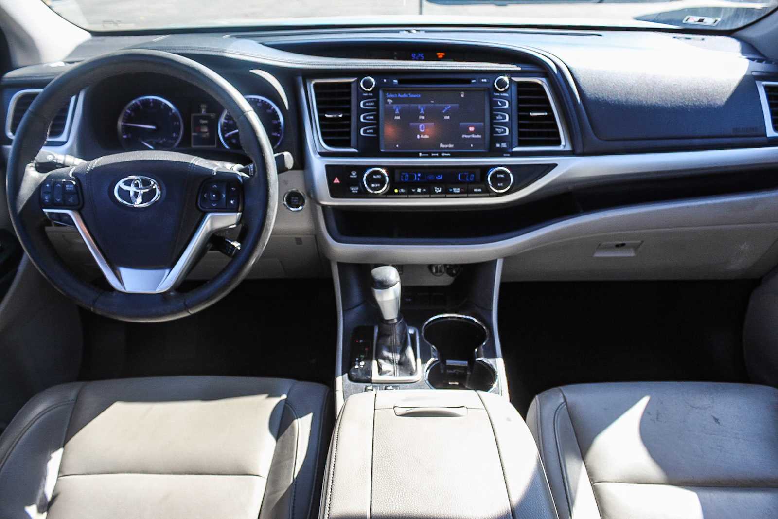 Thumbnail: 2016 Toyota Highlander - 12