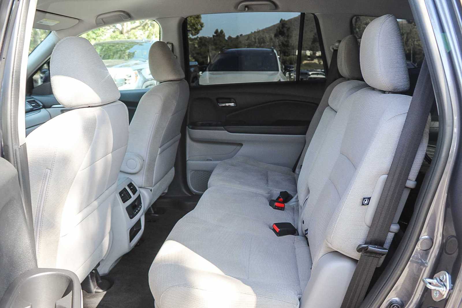 Thumbnail: 2016 Honda Pilot - 18
