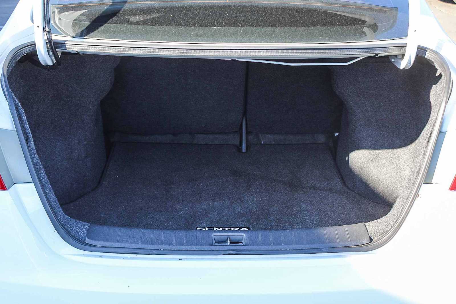 Thumbnail: 2015 Nissan Sentra - 19