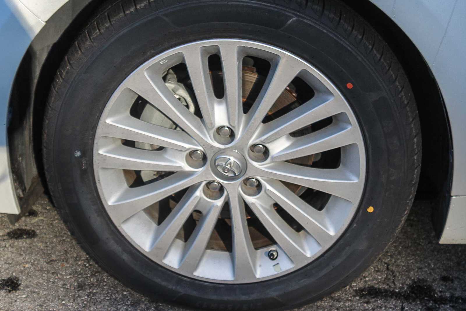 Thumbnail: 2015 Toyota Avalon - 10