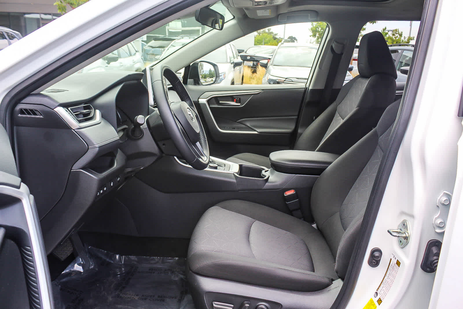 2023 Toyota RAV4 XLE 18