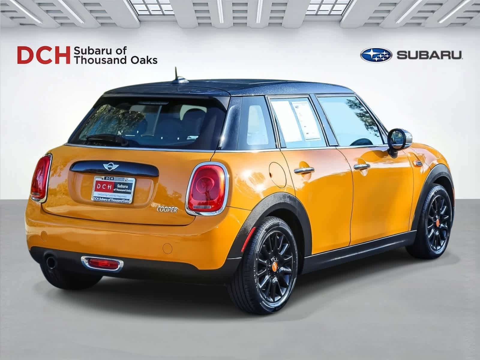 Thumbnail: 2016 MINI Cooper Hardtop - 4