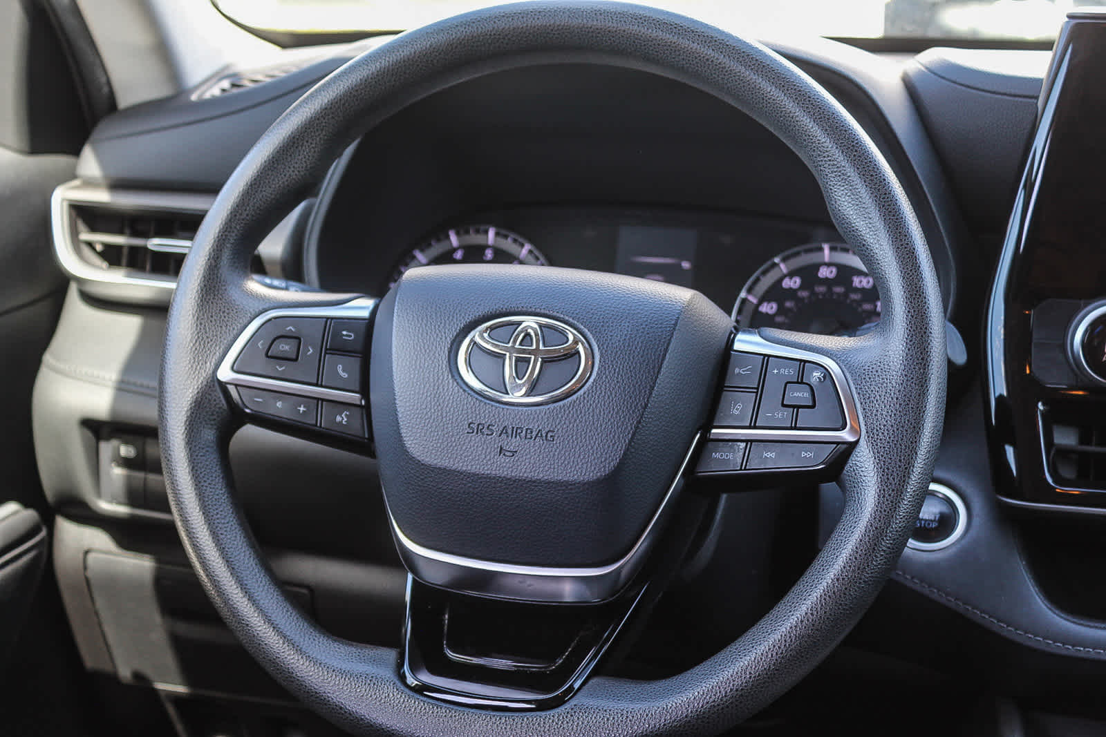 Thumbnail: 2020 Toyota Highlander - 15