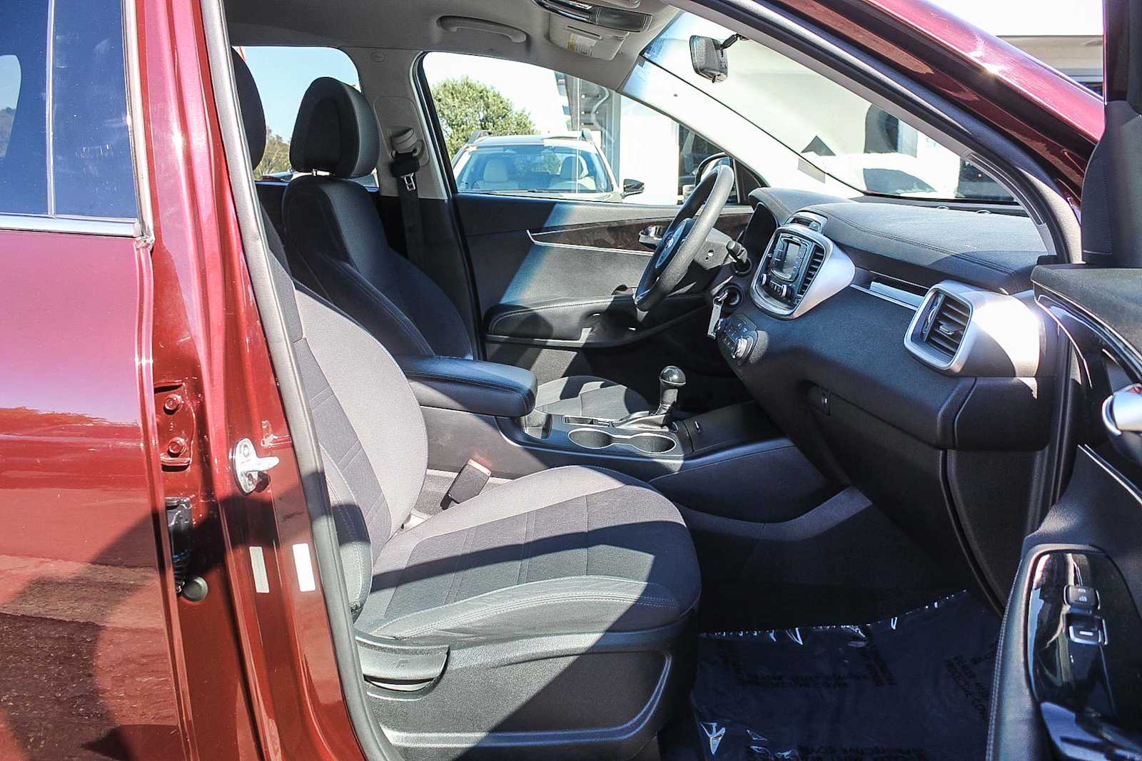 Thumbnail: 2016 Kia Sorento - 16