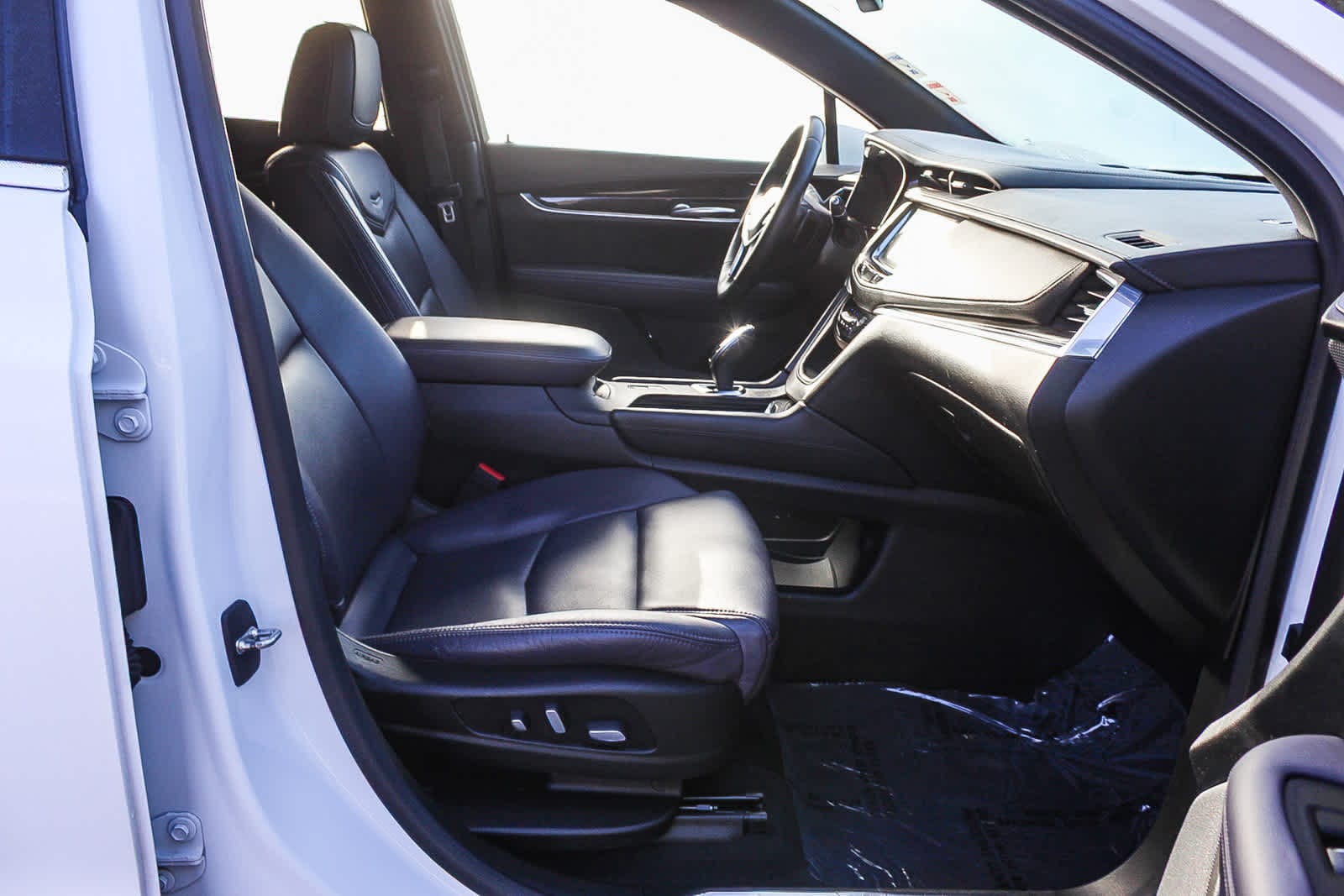 Thumbnail: 2017 Cadillac XT5 - 12