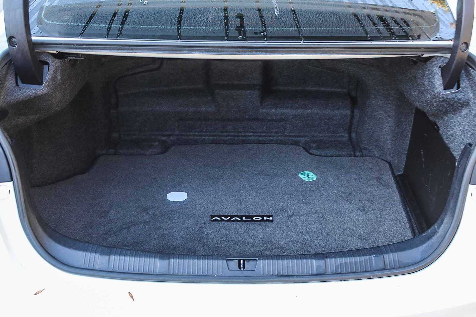 Thumbnail: 2015 Toyota Avalon - 26