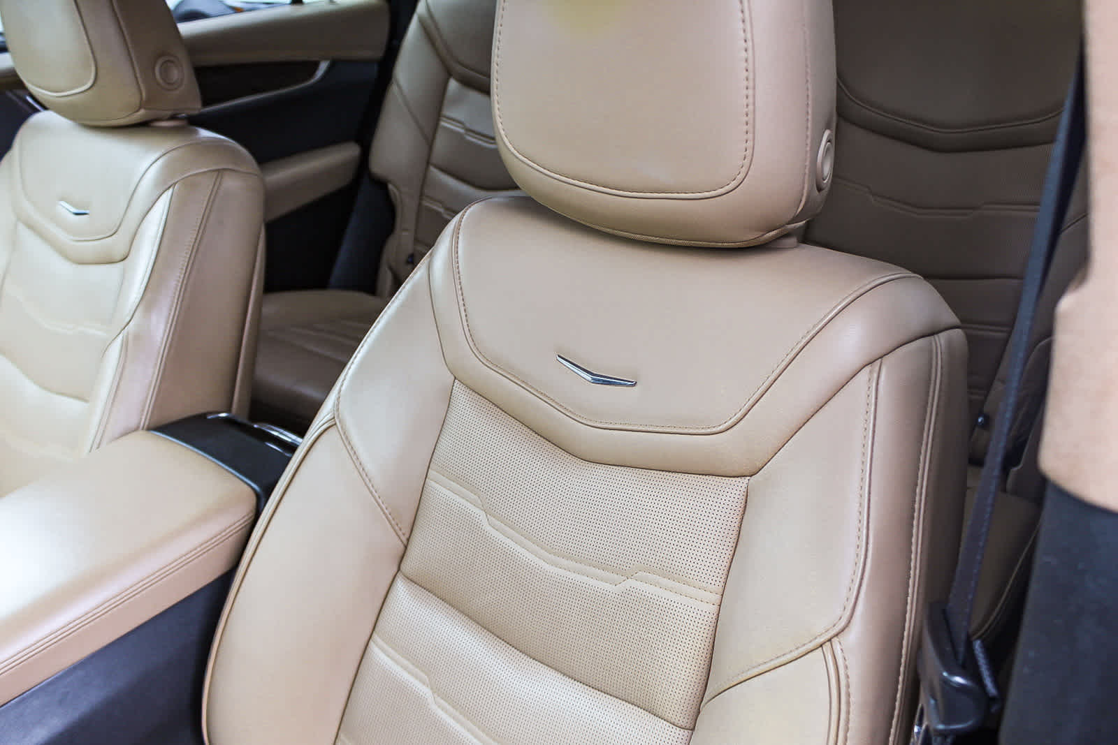 Thumbnail: 2020 Cadillac XT6 - 25