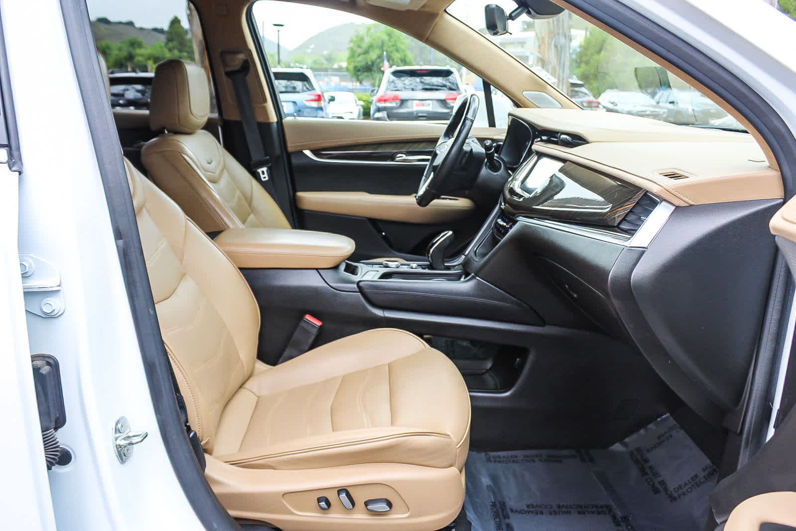 Thumbnail: 2020 Cadillac XT6 - 16