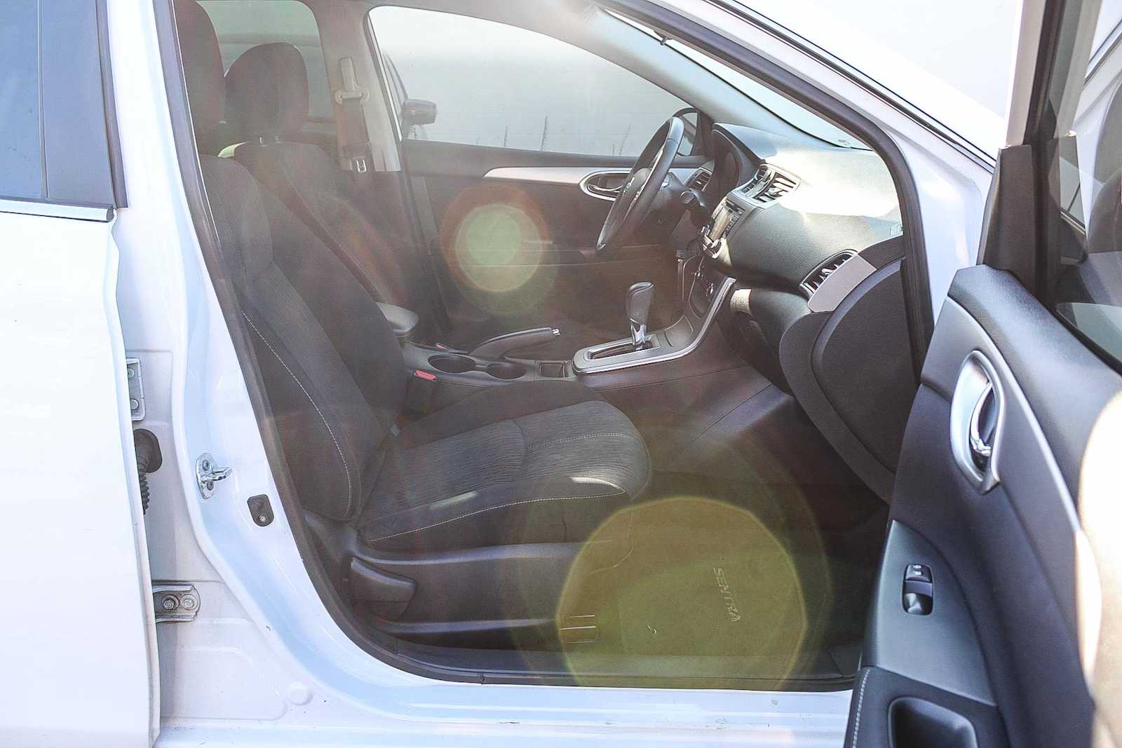 Thumbnail: 2015 Nissan Sentra - 18