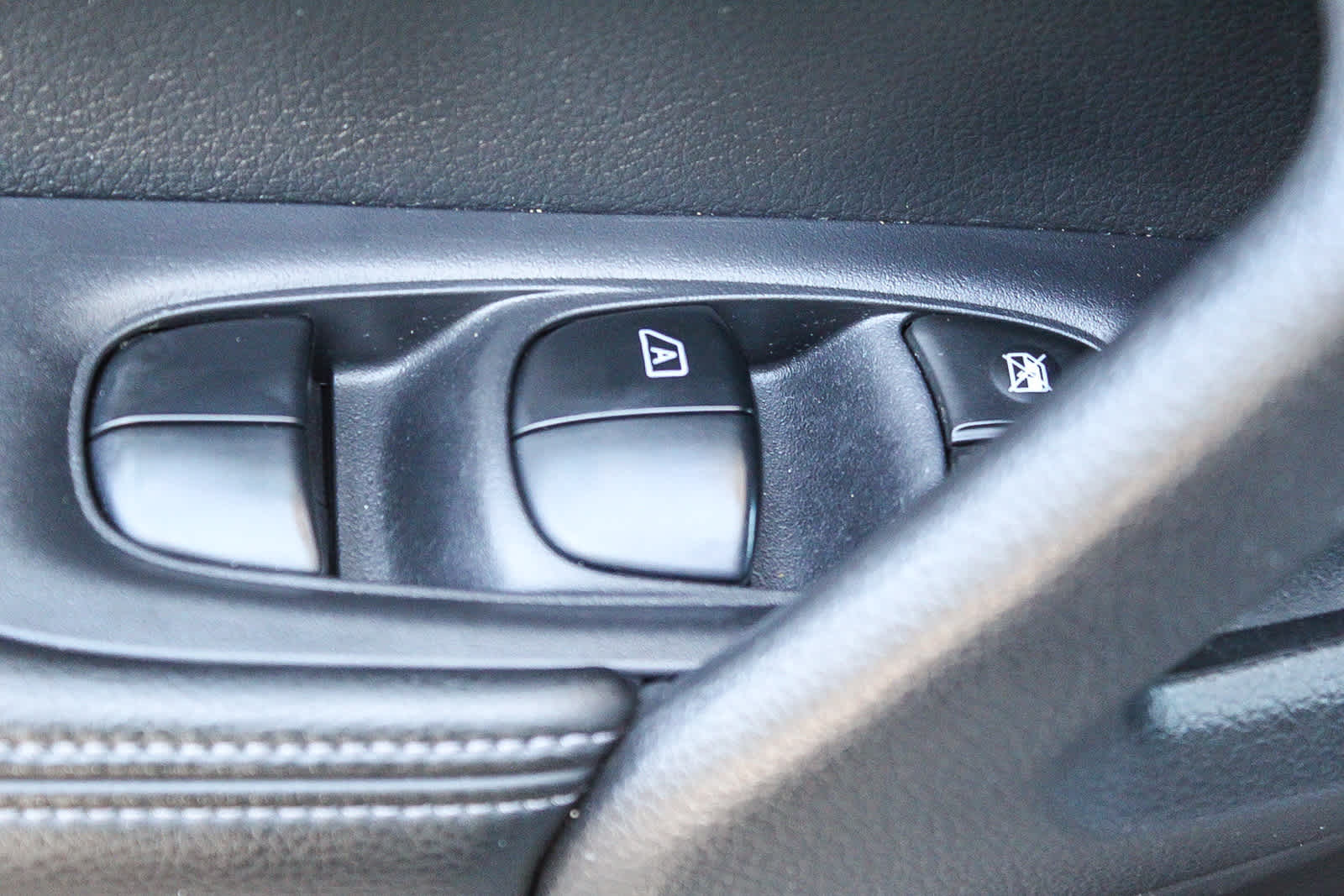 Thumbnail: 2015 Nissan Rogue - 20
