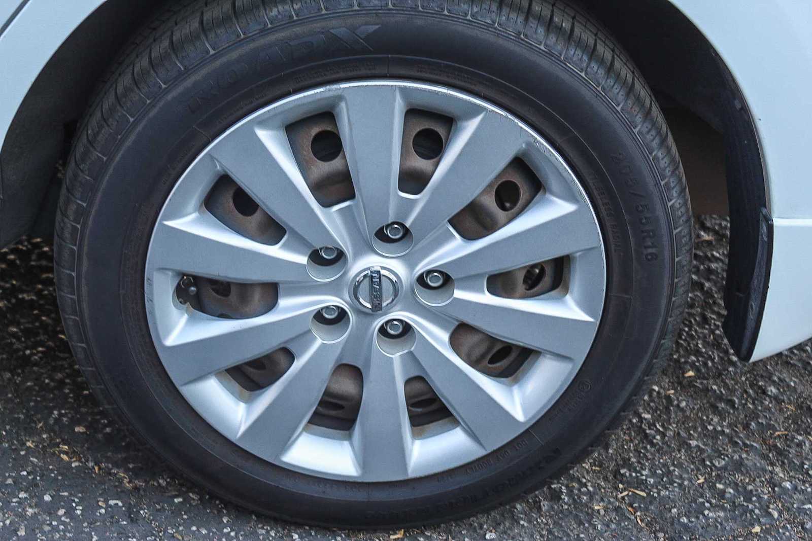 Thumbnail: 2015 Nissan Sentra - 11