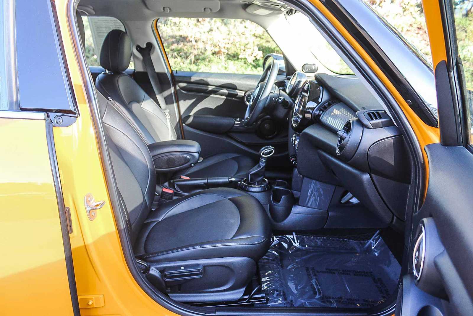 Thumbnail: 2016 MINI Cooper Hardtop - 14