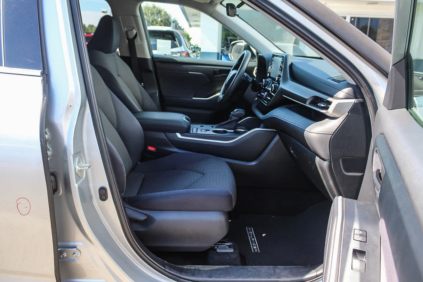 Thumbnail: 2020 Toyota Highlander - 16