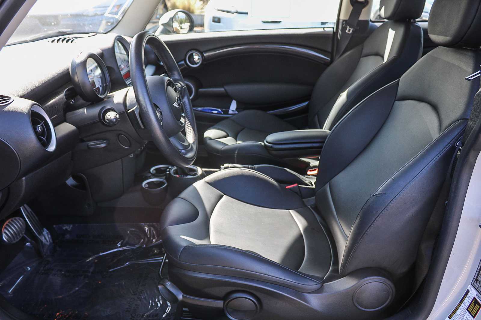 Thumbnail: 2013 MINI Cooper Hardtop - 16