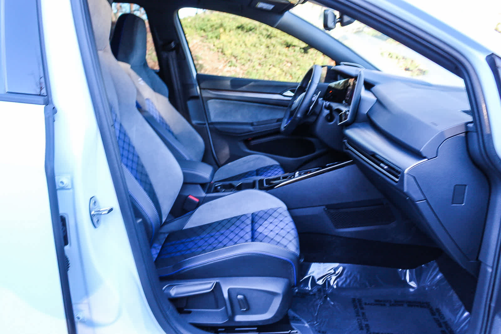 Thumbnail: 2025 Volkswagen Golf - 16