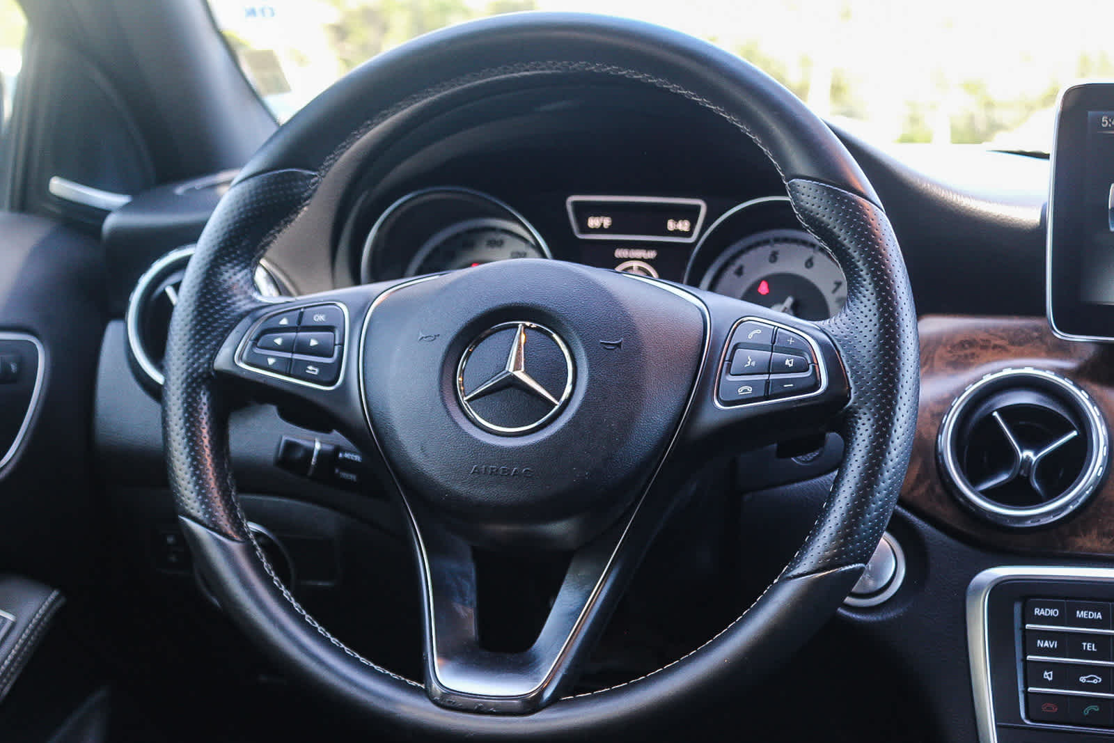 Thumbnail: 2016 Mercedes-Benz GLA - 15