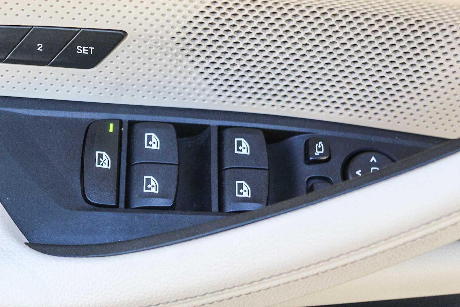 Thumbnail: 2023 BMW i4 - 17