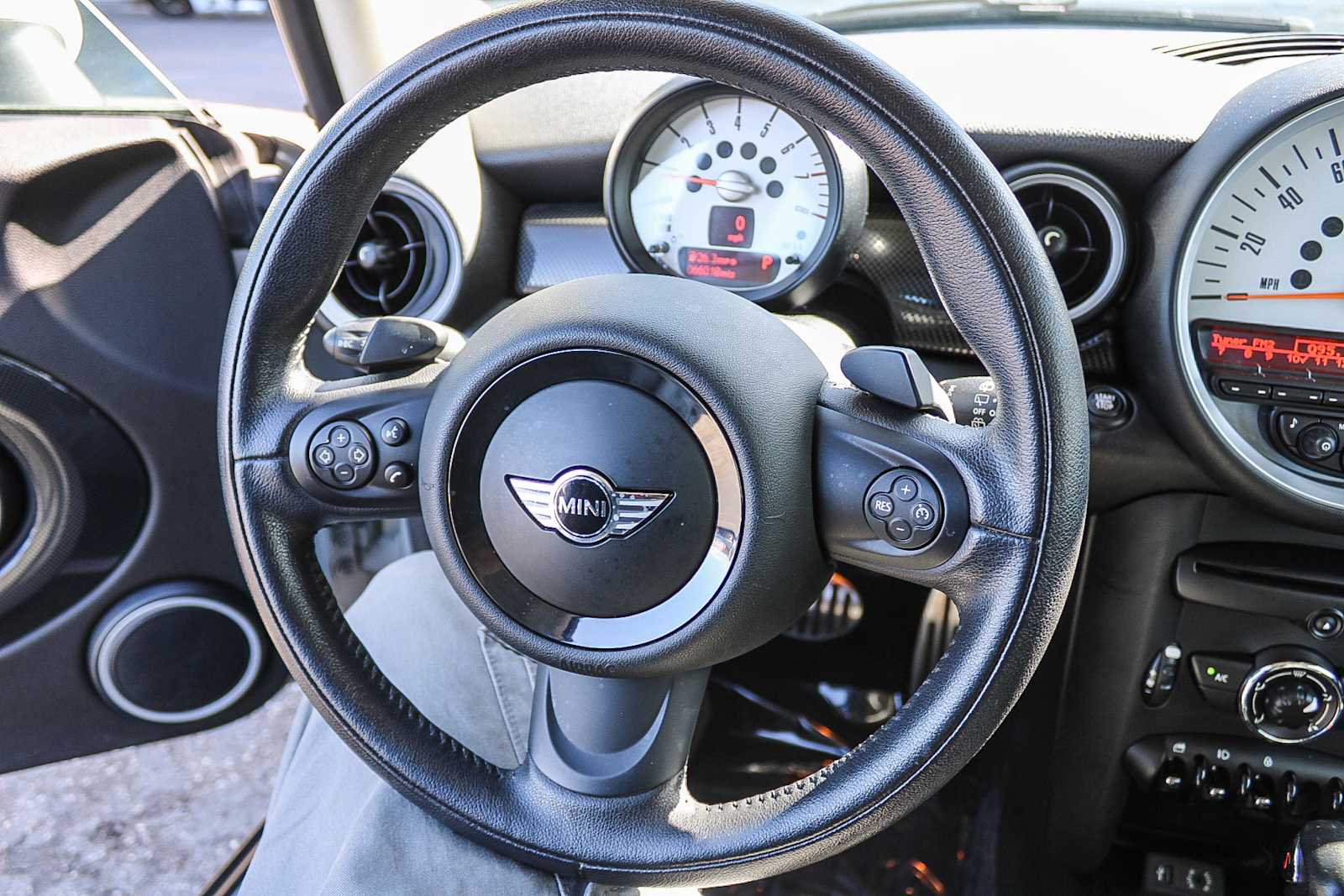 Thumbnail: 2013 MINI Cooper Hardtop - 14