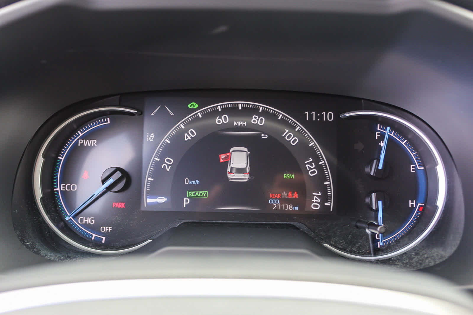 2023 Toyota RAV4 XLE 24