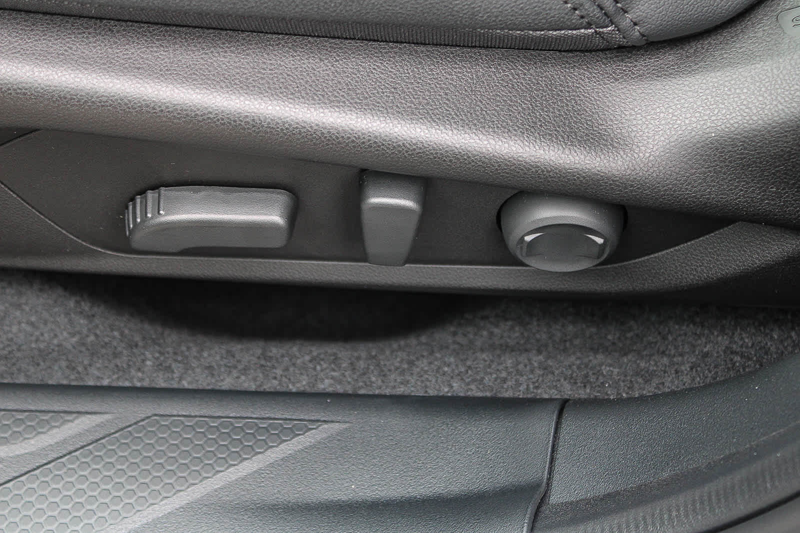 Thumbnail: 2026 Subaru Outback - 21