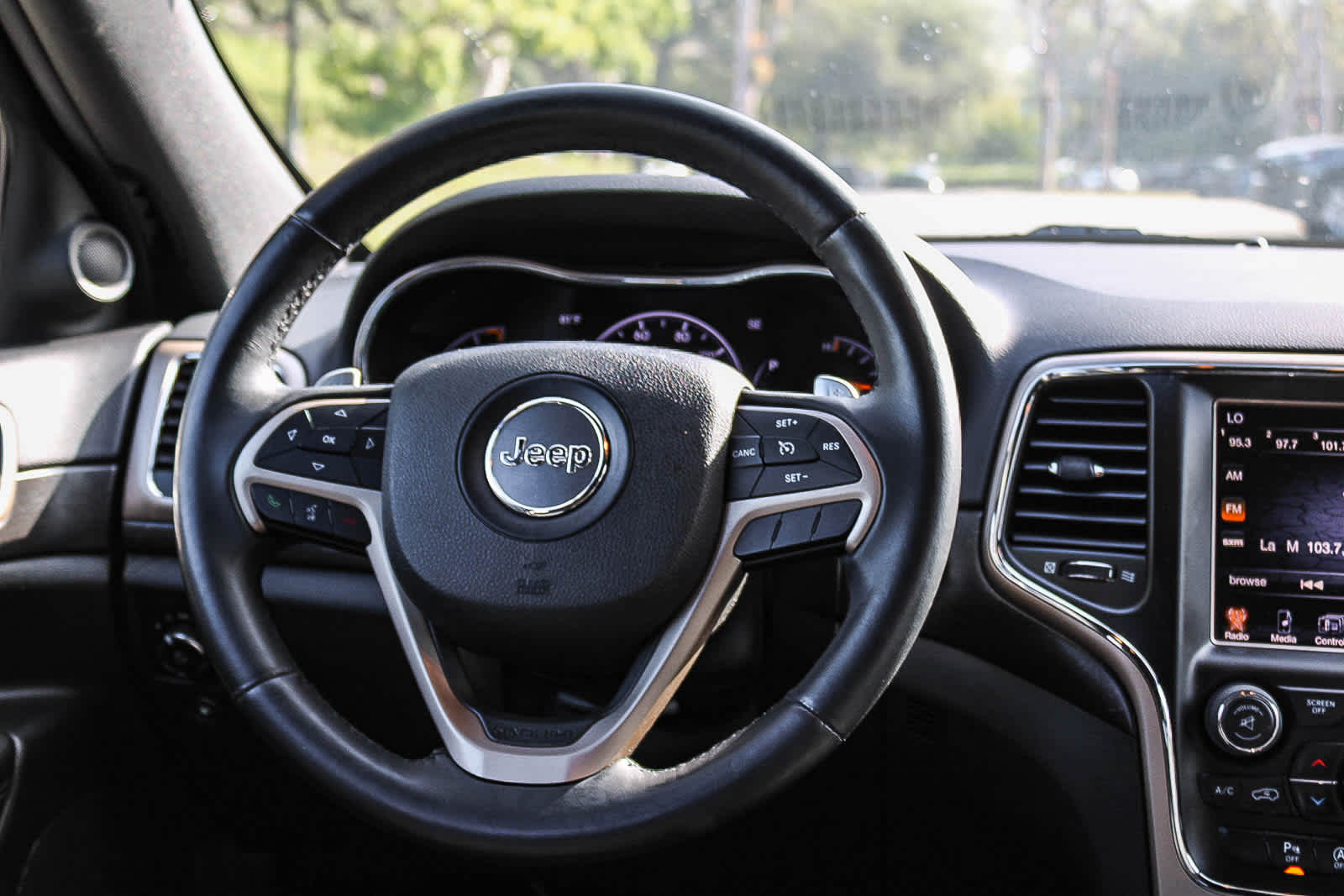 Thumbnail: 2017 Jeep Grand Cherokee - 15