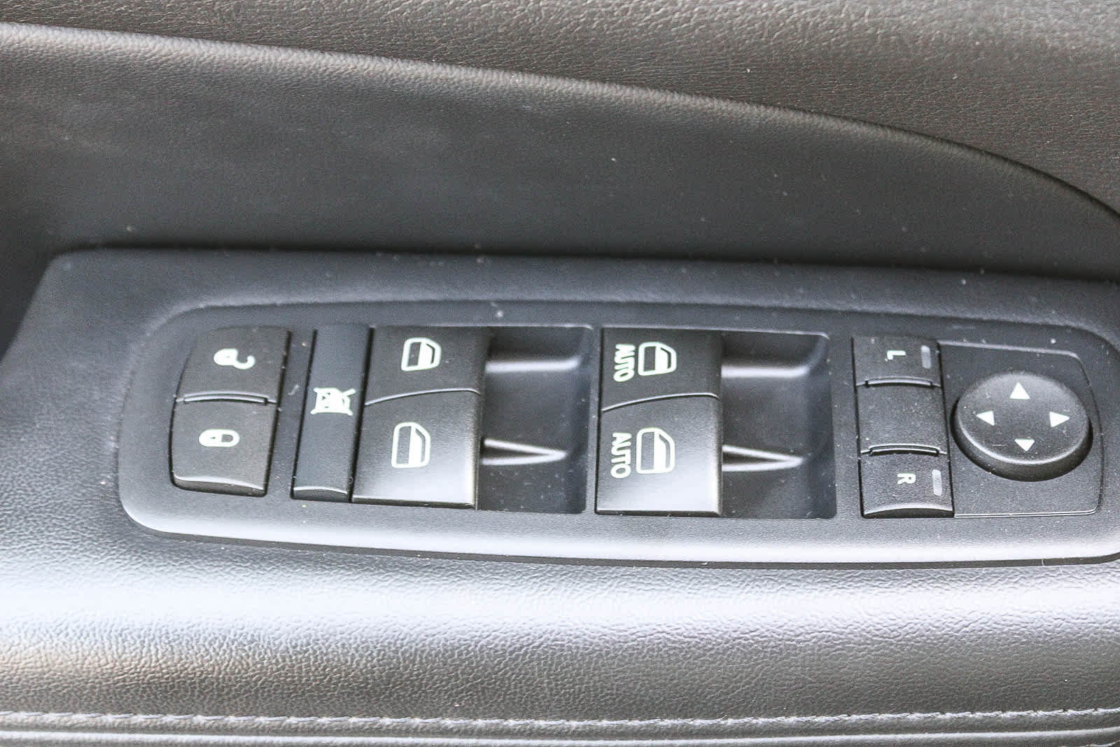 Thumbnail: 2017 Jeep Grand Cherokee - 20