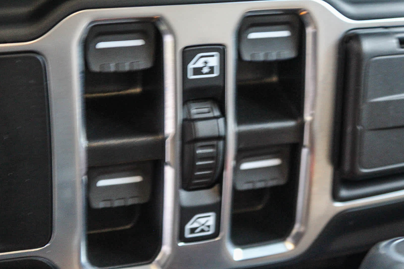 Thumbnail: 2022 Jeep Wrangler - 16