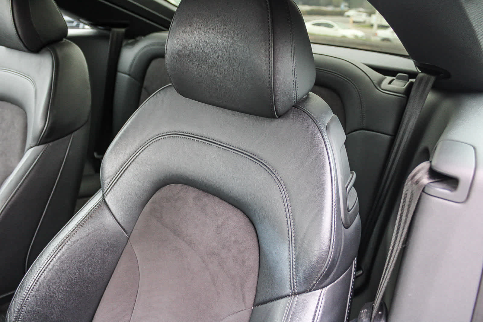 Thumbnail: 2010 Audi TT - 24