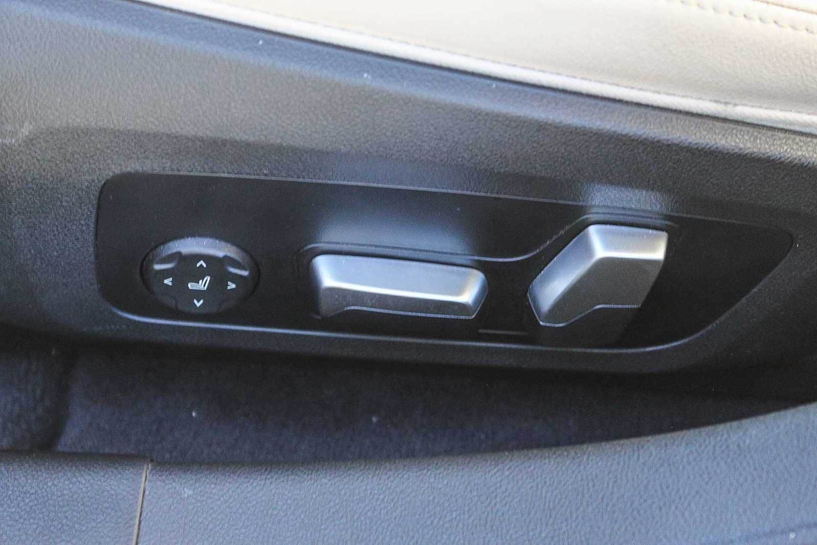 Thumbnail: 2023 BMW i4 - 18