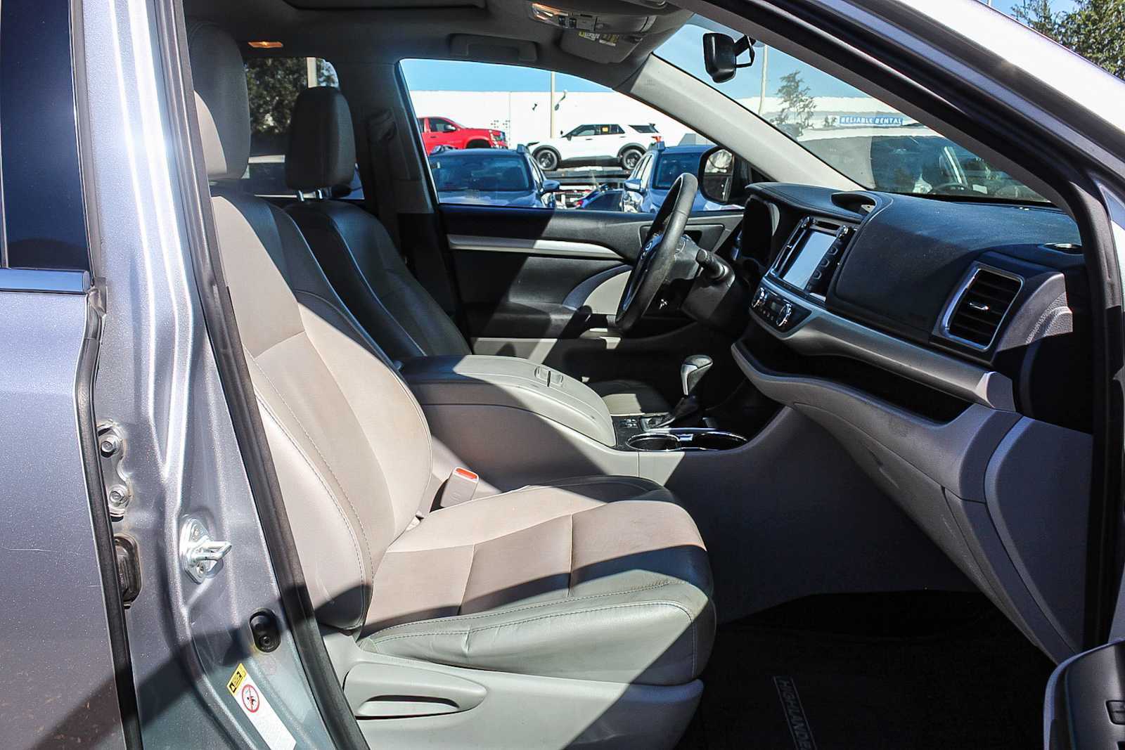 Thumbnail: 2016 Toyota Highlander - 19